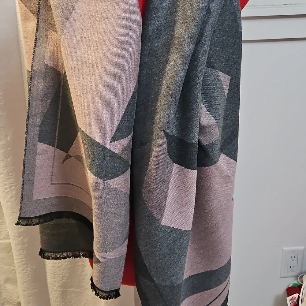 Soia & Kyo Larisa Scarf Woven Geometric Shawl Wrap Blush Ash Fringe Soft NWT